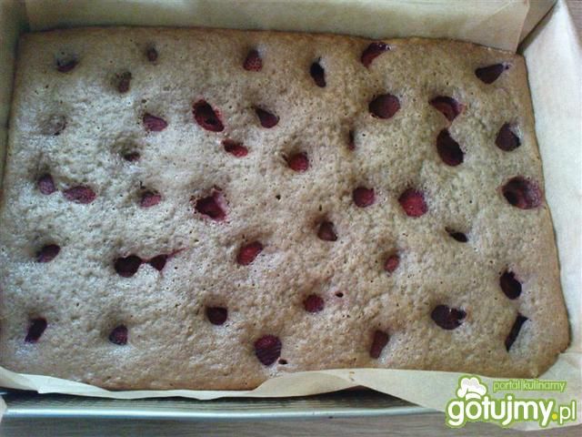 Ciasto kakaowe z truskawkami 