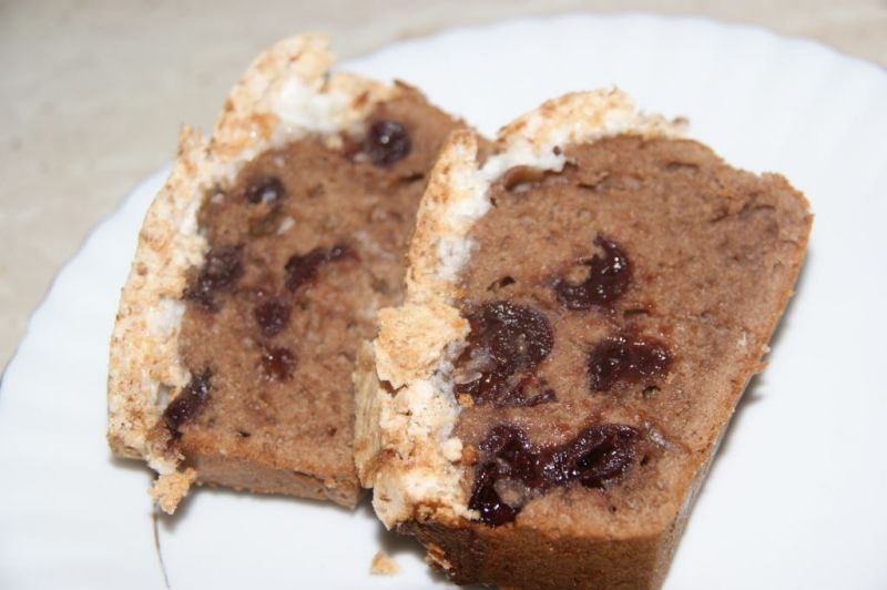 Ciasto kakaowe z wiśniami i bezą kokosową