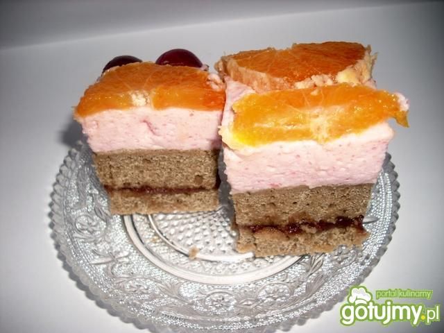 Ciasto kawowe z pianką truskawkową Ciasto kawowe z pianką truskawkową