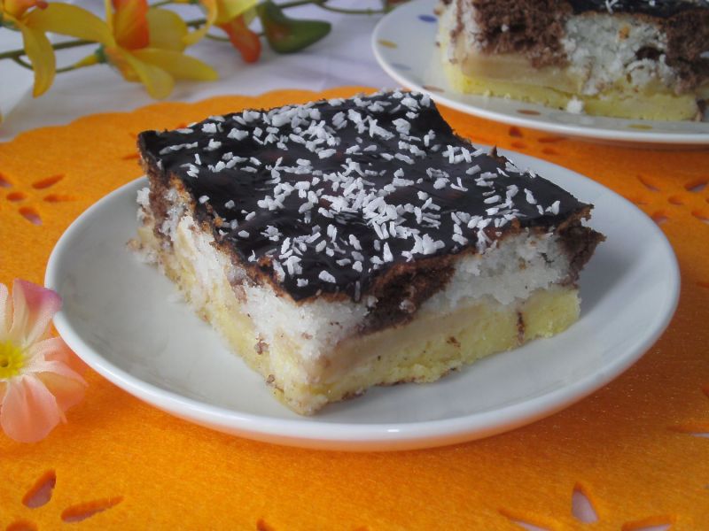 Ciasto kokosowo- biszkoptowe z jabłkami