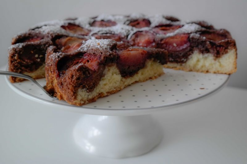 Ciasto kokosowo-kakaowe ze śliwkami