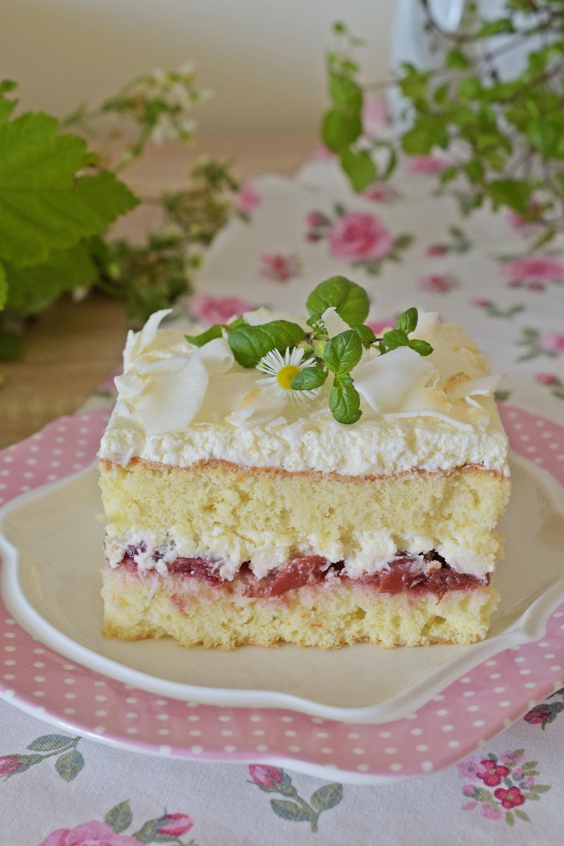 Ciasto kokosowo –wiśniowe 