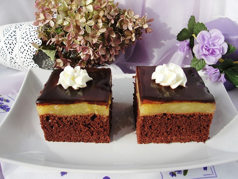 Ciasto korzenne z musem jabłkowym