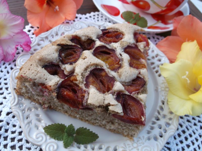 Ciasto korzenne ze śliwkami