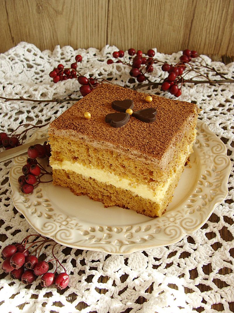 Ciasto krówka z miodowym kremem i pianką