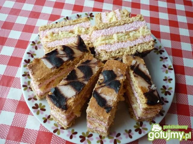 Ciasto kruche z biszkoptem i różową masą