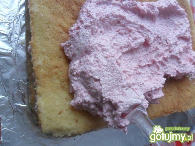 Ciasto kruche z biszkoptem i różową masą