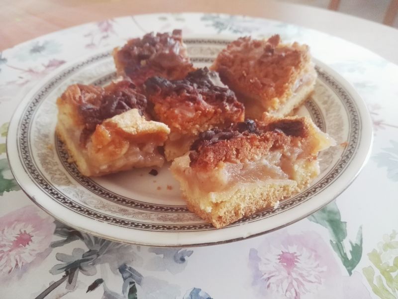 Ciasto kruche z jabłkami i mirabelkami