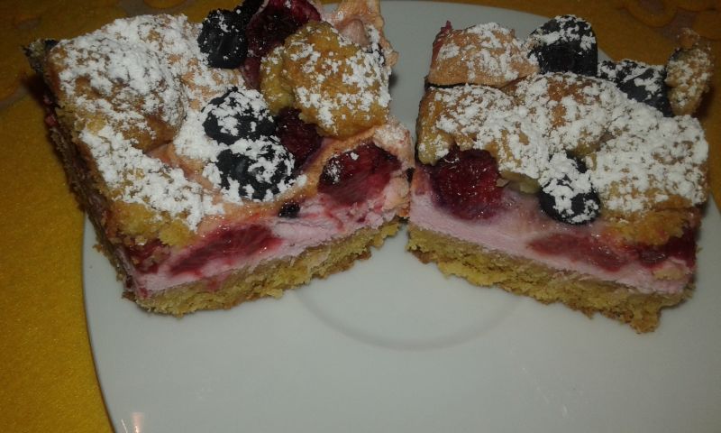 Ciasto kruche z malinami i borówkami amerykańskimi