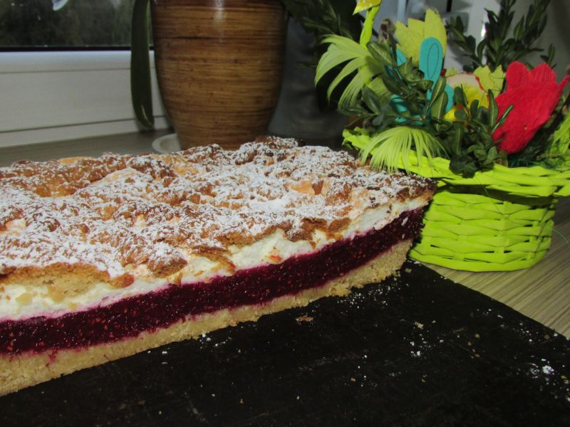 Ciasto kruche z malinami i pianą Ciasto kruche z malinami i pianą