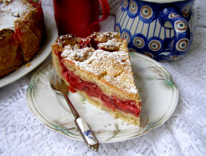 Ciasto kruche z marcepanem i truskawkami