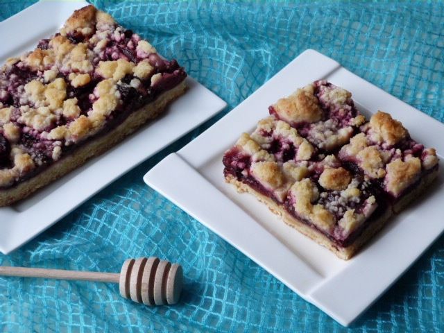 Ciasto kruche z miodem i śliwkami