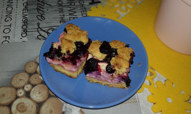 Ciasto kruche z owocami i pianką truskawkową Ciasto kruche z owocami i pianką truskawkową