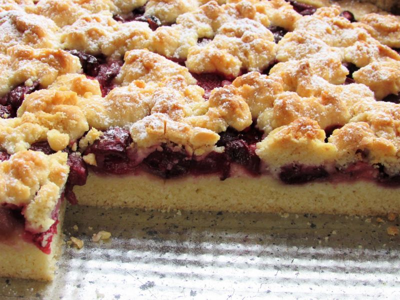 Ciasto kruche z wiśniami i truskawkami