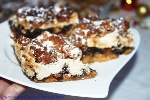 Ciasto kruche ze śliwkami  i suszonymi owocami  