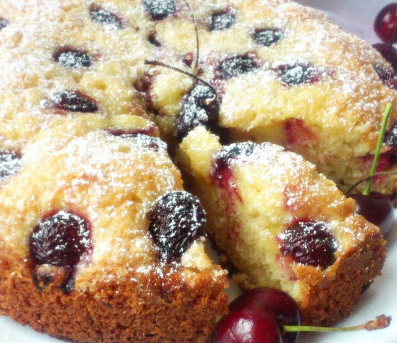 Ciasto kubeczkowe z czereśniami.