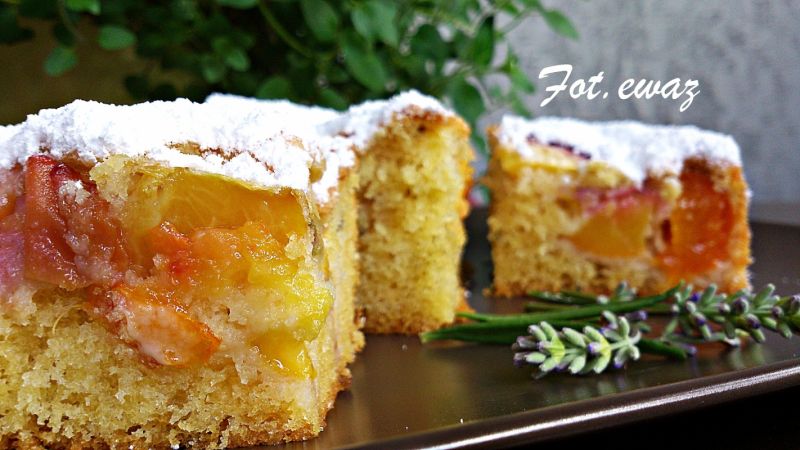 Ciasto lawendowe z brzoskwinią i morelą