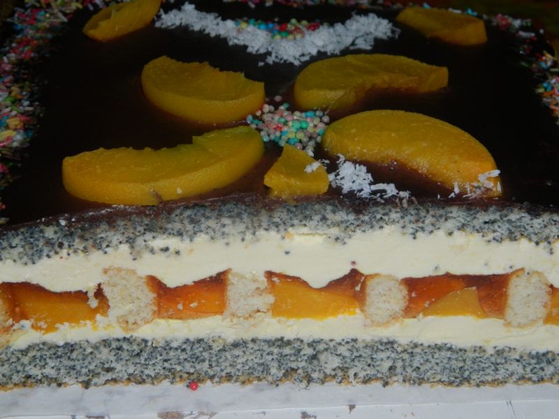 Ciasto makowe z brzoskwiniami