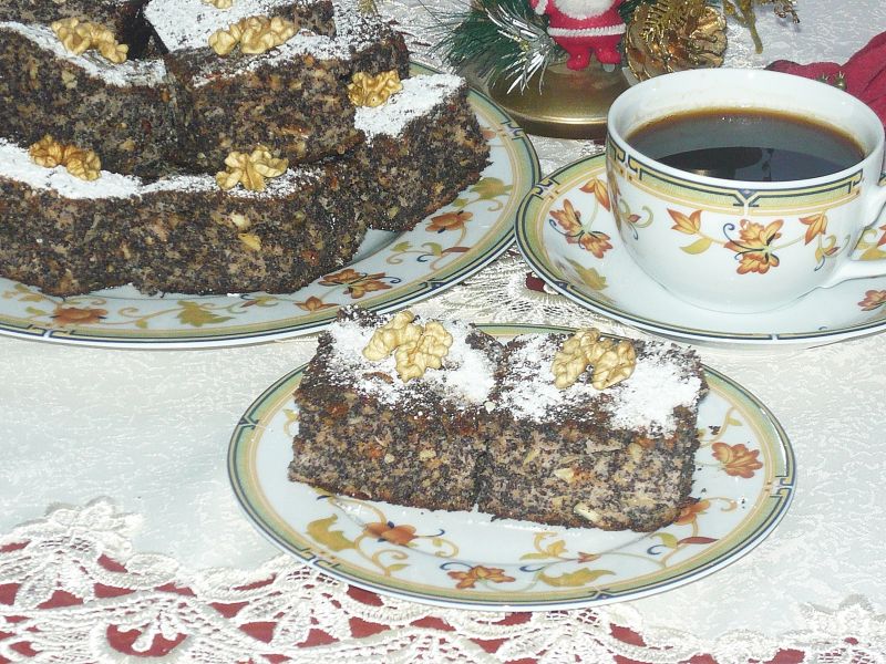 Ciasto makowe z orzechami i jabłkami Ciasto makowe z orzechami i jabłkami