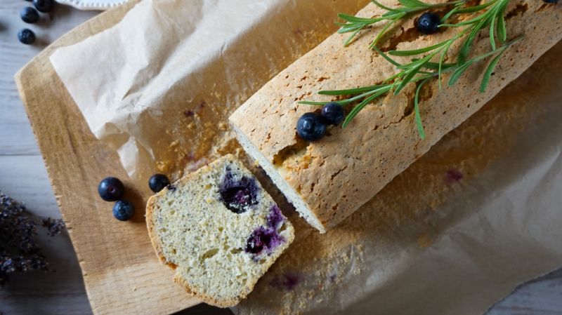 Ciasto makowo-lawendowe z borówkami Ciasto makowo-lawendowe z borówkami