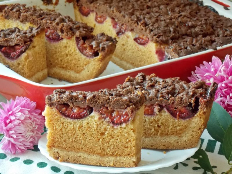 Ciasto marcepanowe ze śliwkami