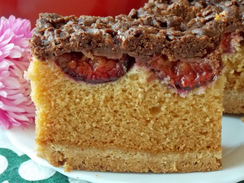 Ciasto marcepanowe ze śliwkami