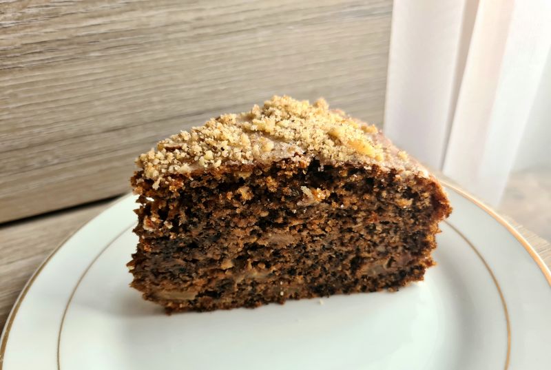 Ciasto marchewkowe w jabłkami i orzechami