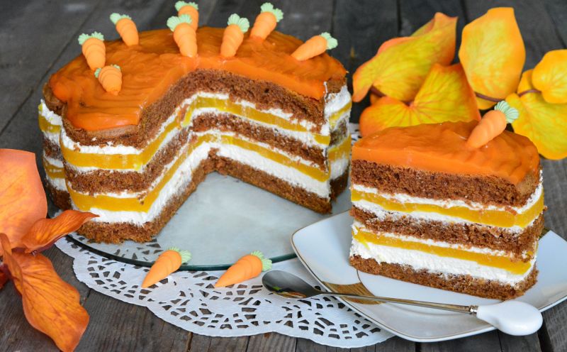 Ciasto marchewkowe z musem brzoskwiniowym Ciasto marchewkowe z musem brzoskwiniowym