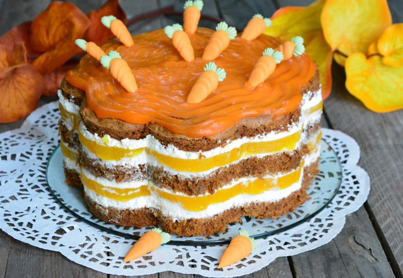 Ciasto marchewkowe z musem brzoskwiniowym Ciasto marchewkowe z musem brzoskwiniowym