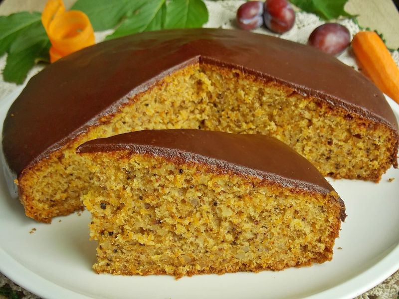 Ciasto marchewkowe z polewą czekośliwkową
