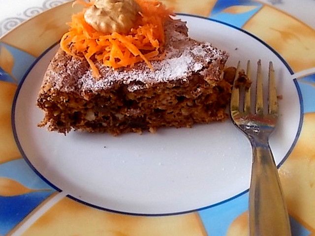 Ciasto marchewkowo - orzechowe 