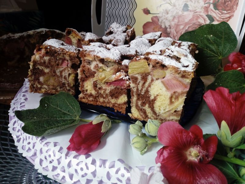 Ciasto marmurkowe z rabarbarem