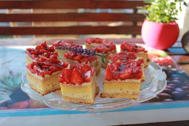 Ciasto maślane z truskawkami Ciasto maślane z truskawkami