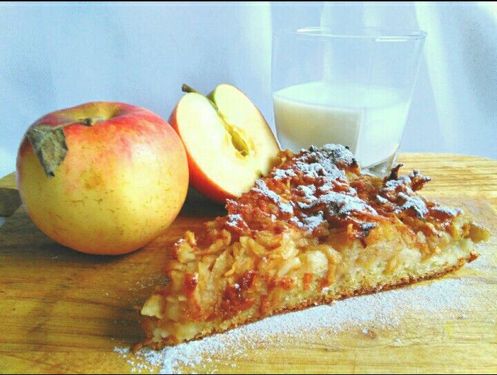 Ciasto maślano-drożdżowe z jabłkami