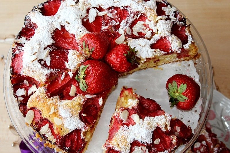 Ciasto migdałowe z truskawkami Ciasto migdałowe z truskawkami