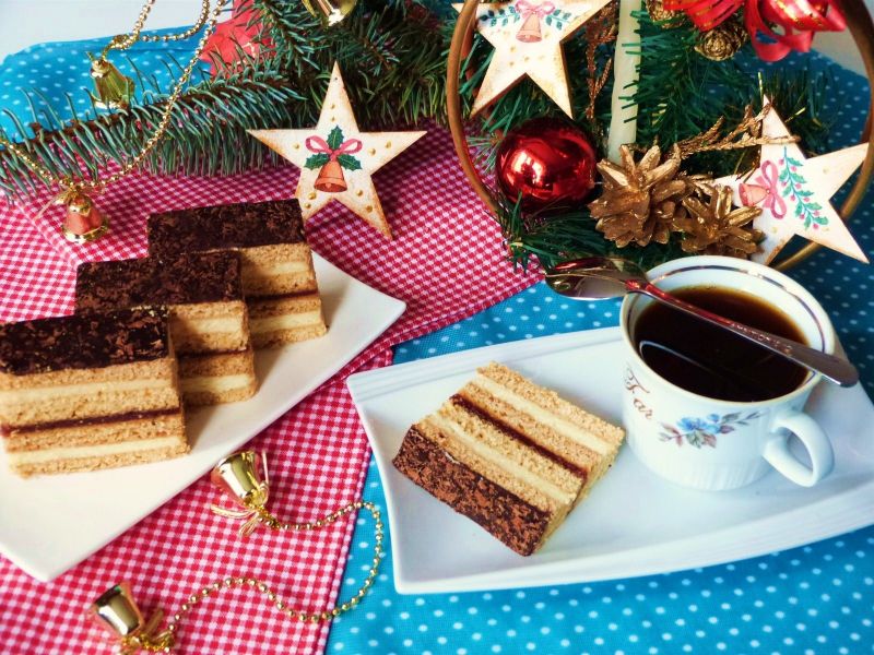 Ciasto miodowe z migdałową masą  