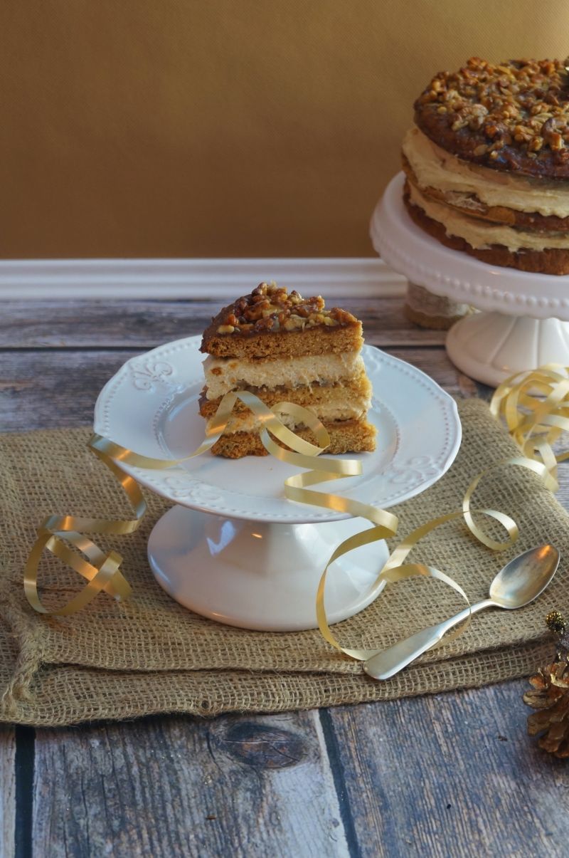 Ciasto miodowe z orzechami