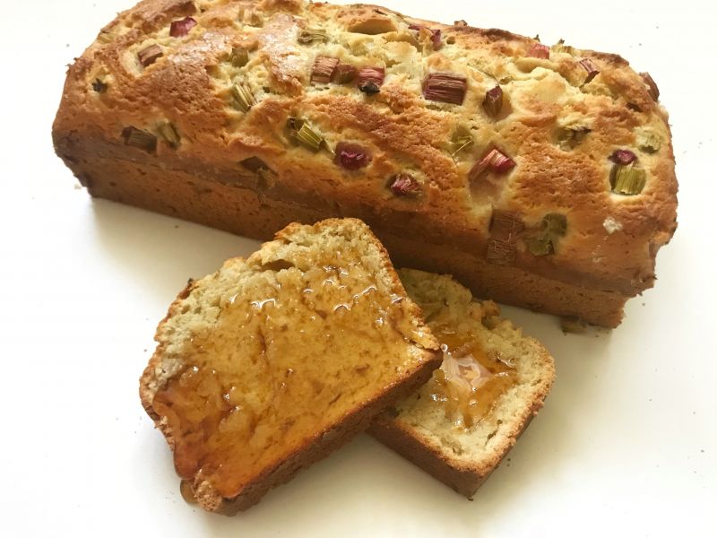 Ciasto miodowo-bananowe z rabarbarem