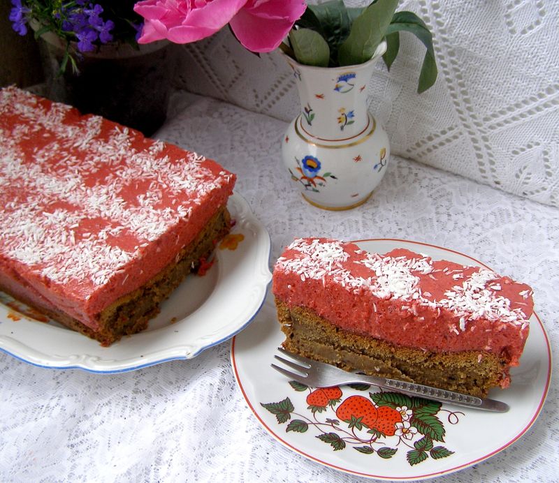 Ciasto mokate cappuccino z musem truskawkowym