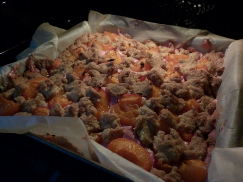 Ciasto morelowo - truskawkowo - marcepanowe