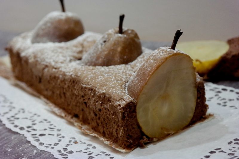 Ciasto na białkach z gruszkami Ciasto na białkach z gruszkami