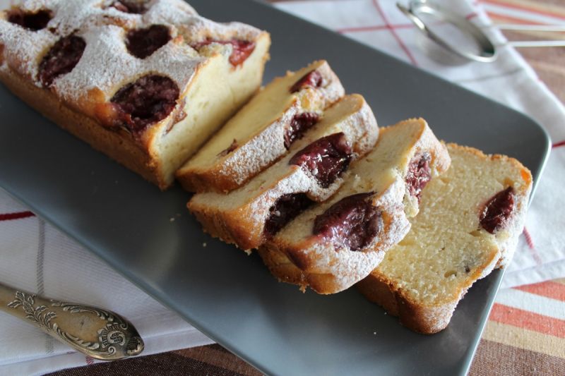 Ciasto na białkach ze śliwkami
