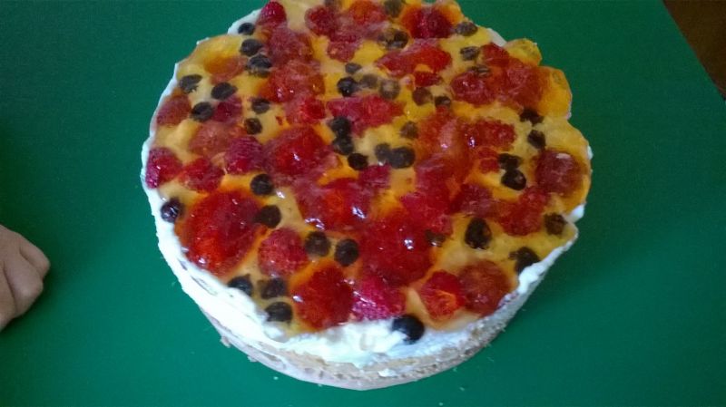 Ciasto na biszkopcie z owocami i galaretką Ciasto na biszkopcie z owocami i galaretką