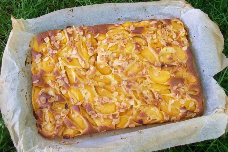 Ciasto na maślance z brzoskwiniami