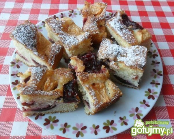 Ciasto na maślance z owocami