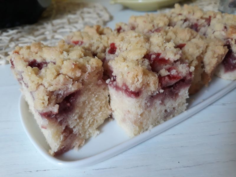 Ciasto na maślance z truskawkami Ciasto na maślance z truskawkami