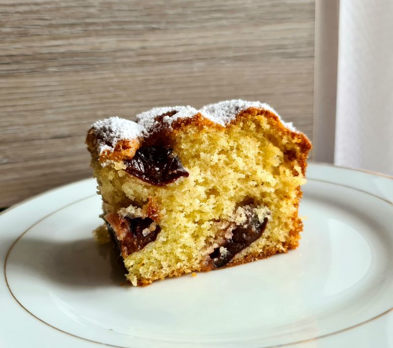 Ciasto na maślance ze śliwkami