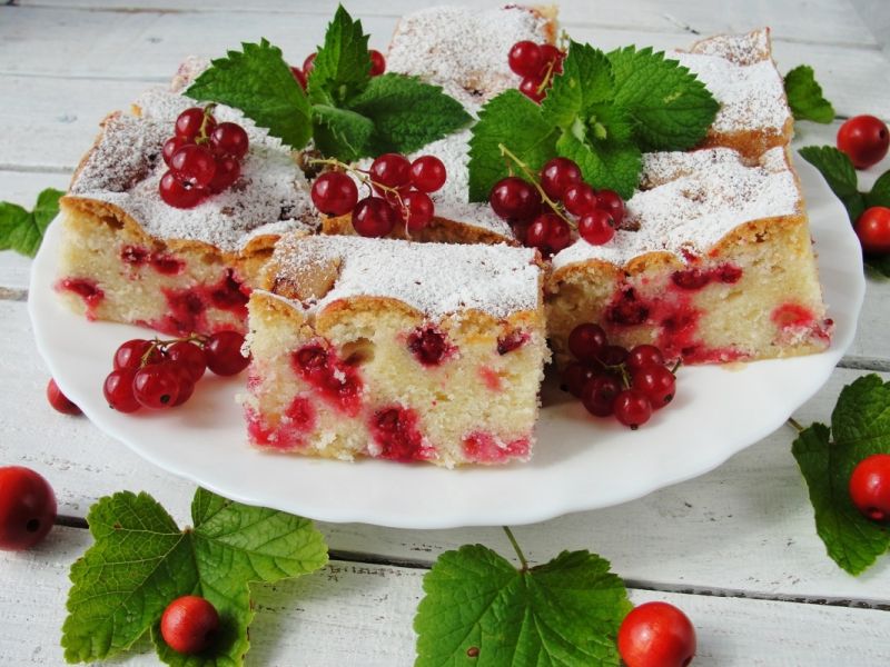 Ciasto na oleju z czerwoną porzeczką