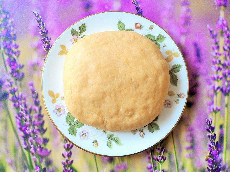 Ciasto na pizzę na suszonych drożdżach 