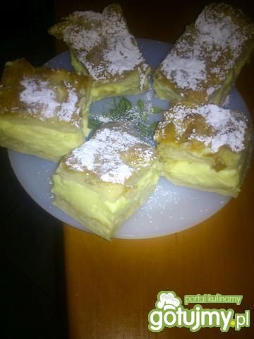 Ciasto na spodzie herbatnikowym z pianką